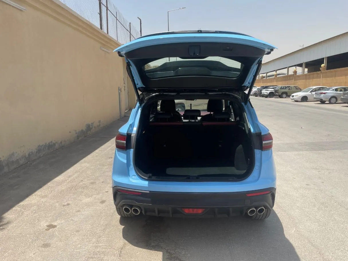 Car image 19