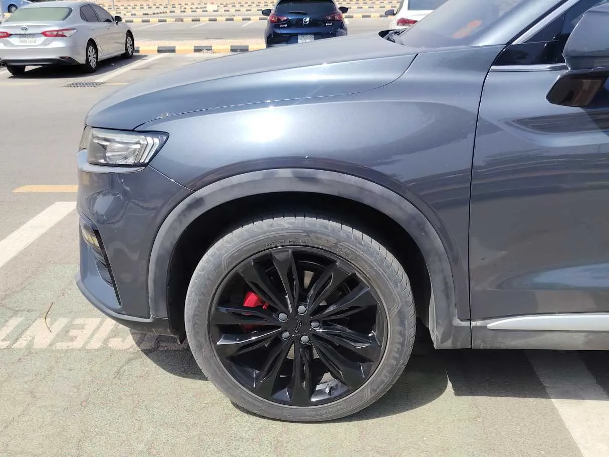 Car image 9