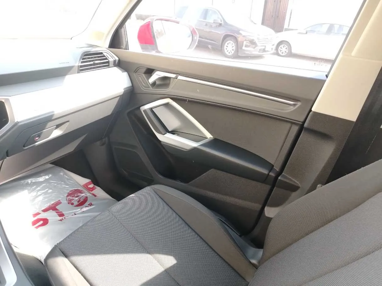 Car image 37