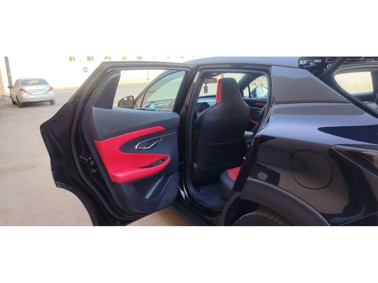 Car image 12