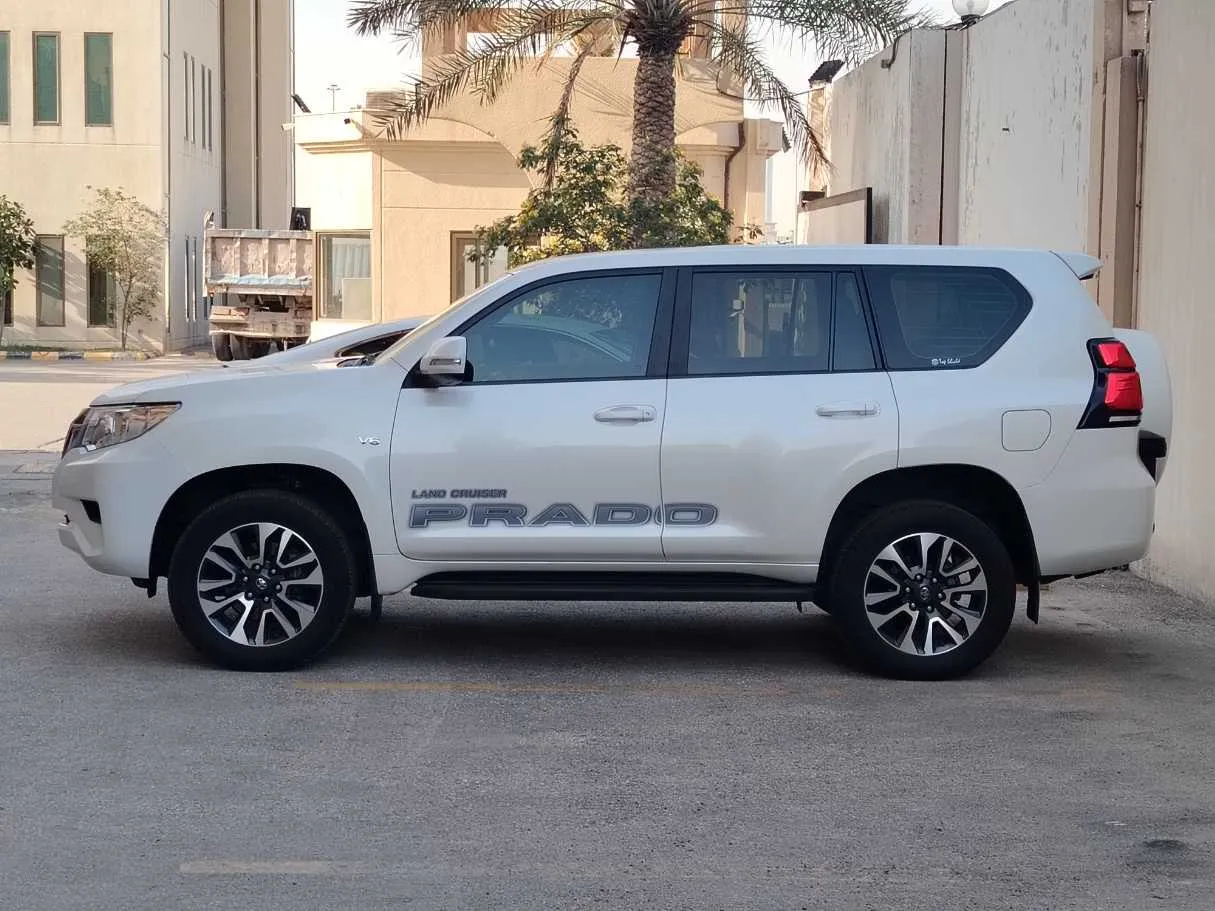 Car image 8