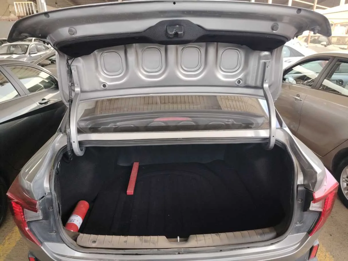 Car image 25