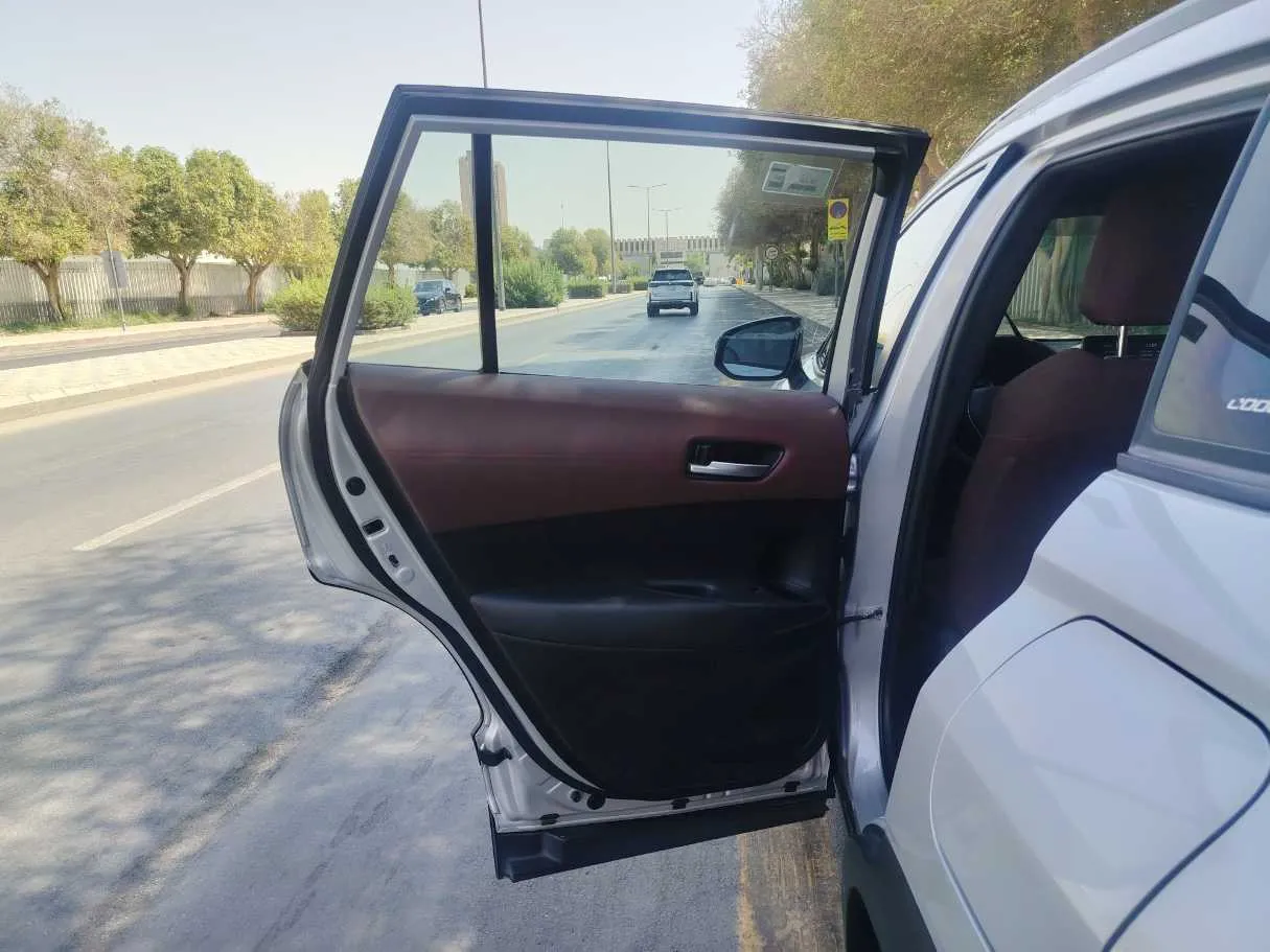 Car image 14