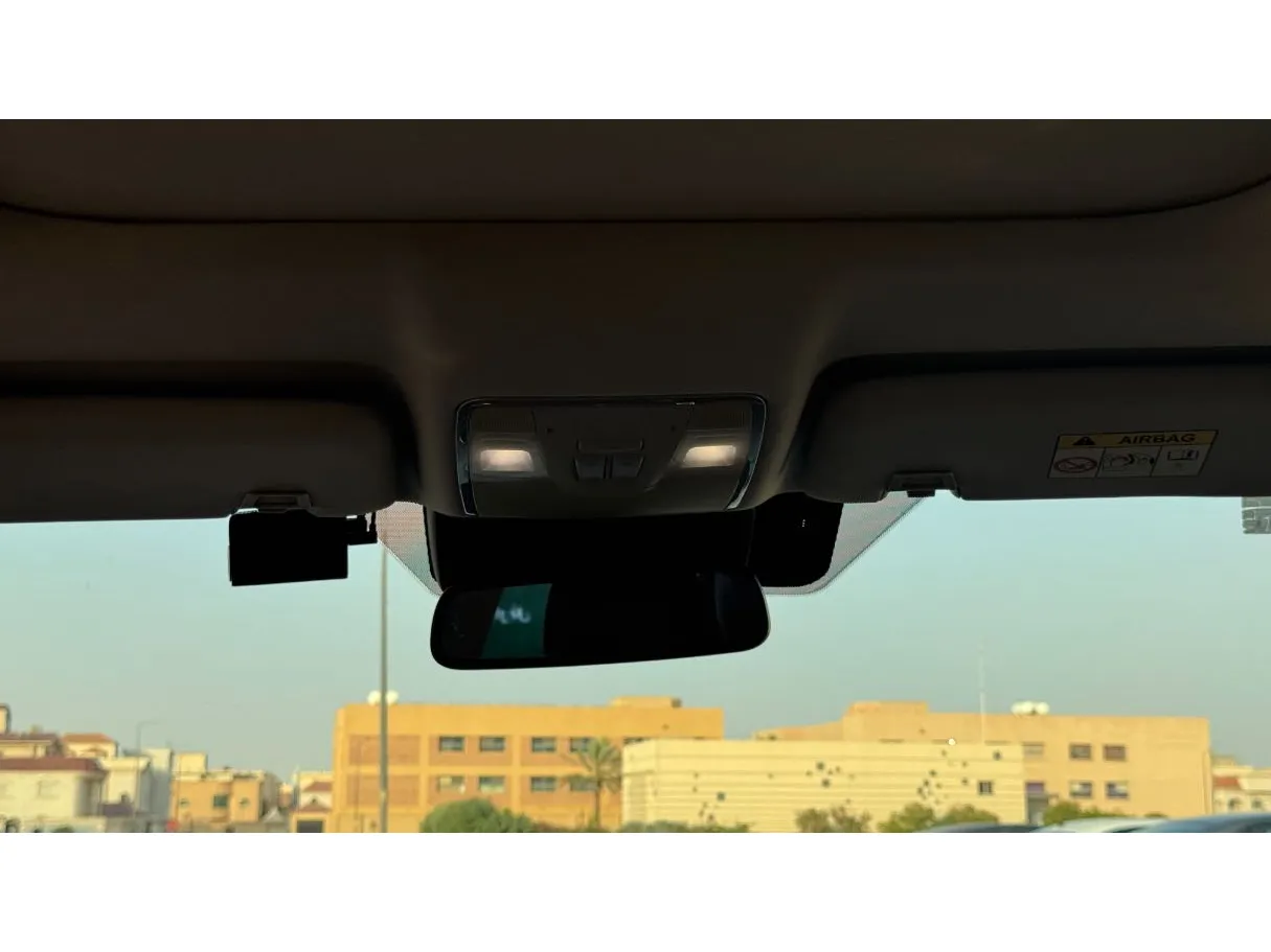 Car image 24