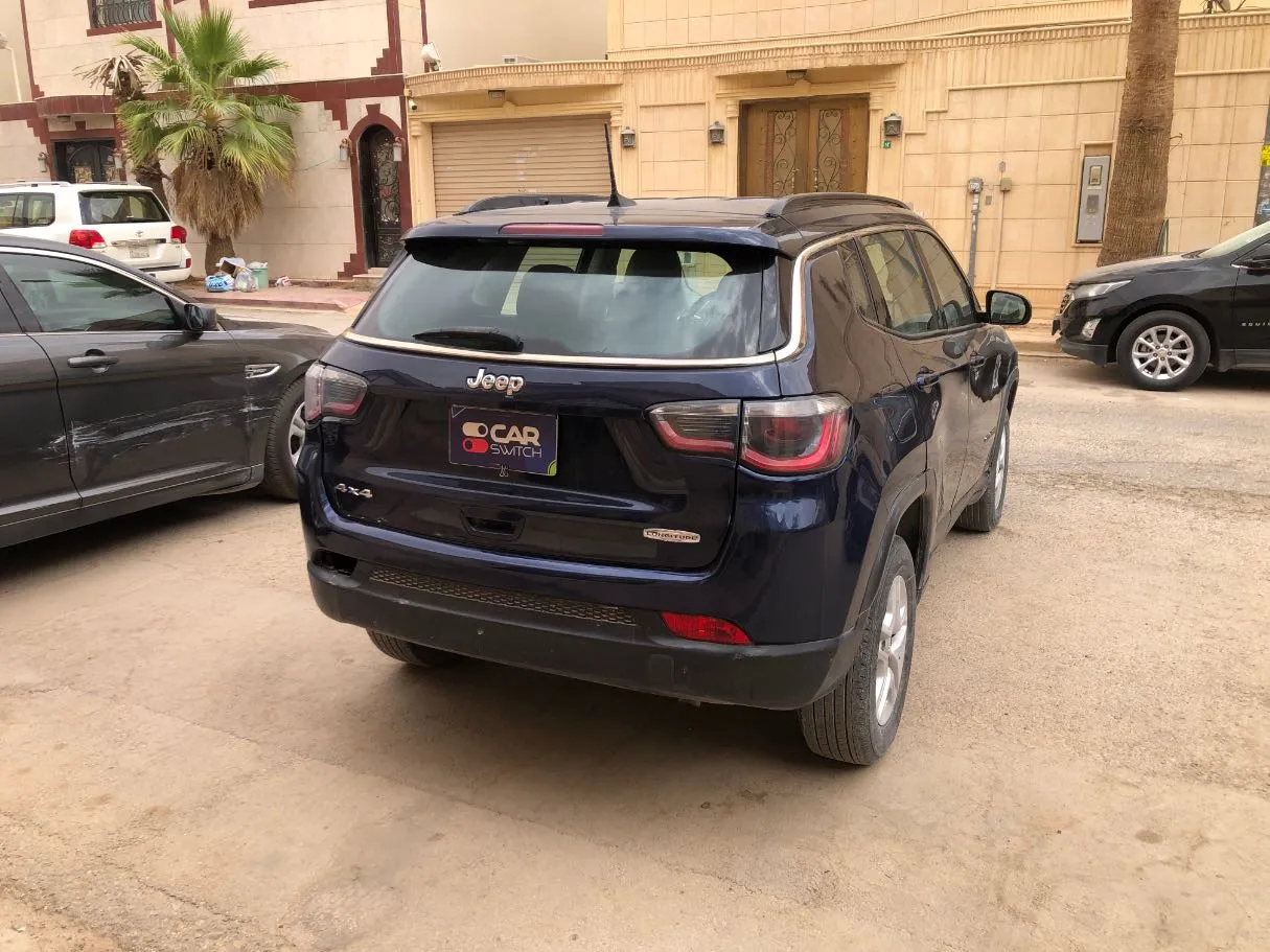 Car image 5