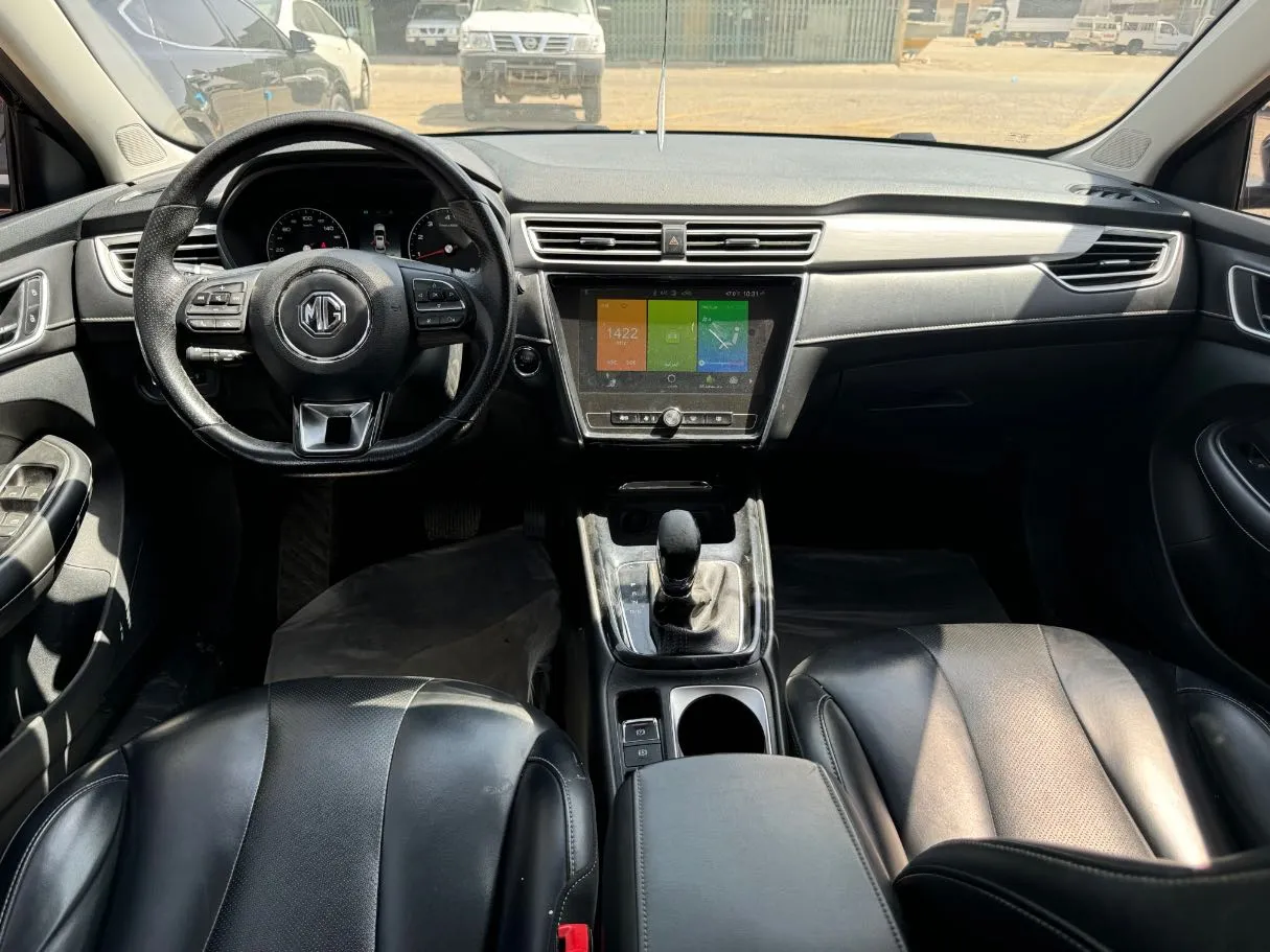 Car image 15