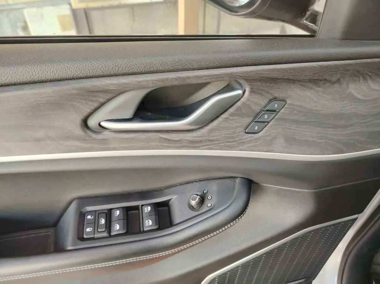 Car image 42