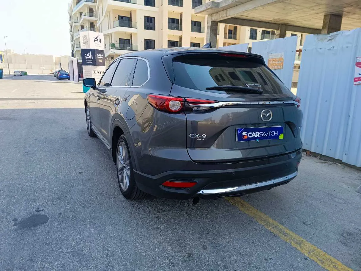 Car image 9