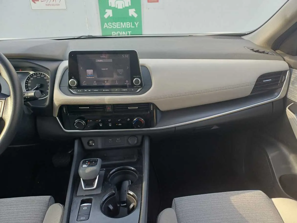 Car image 15