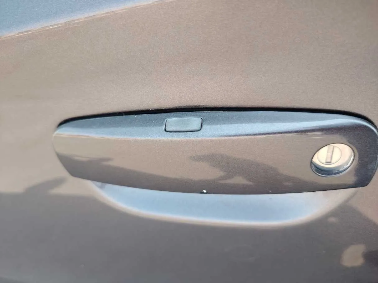 Car image 28