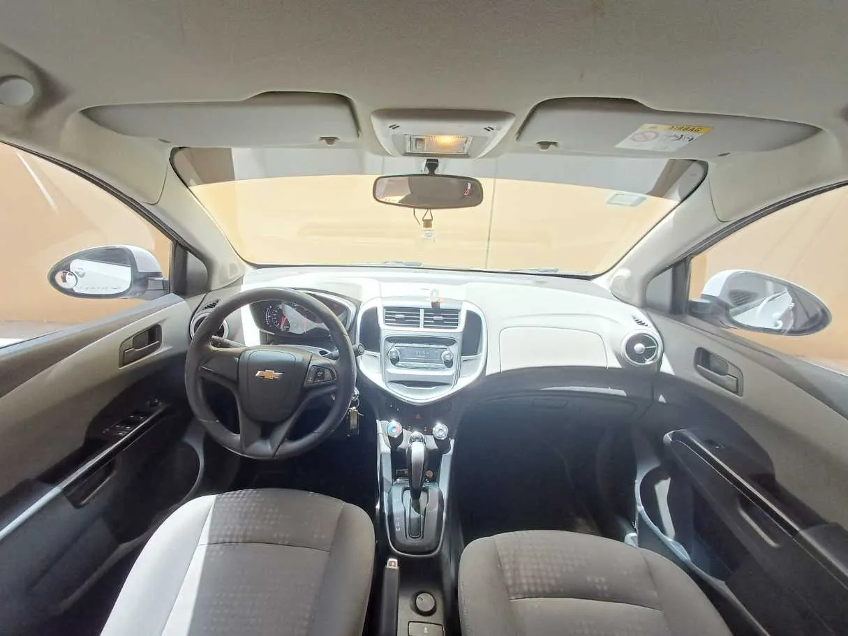 Car image 14