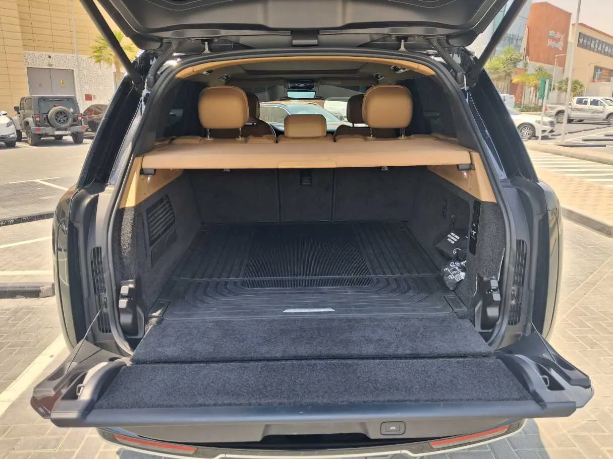 Car image 19