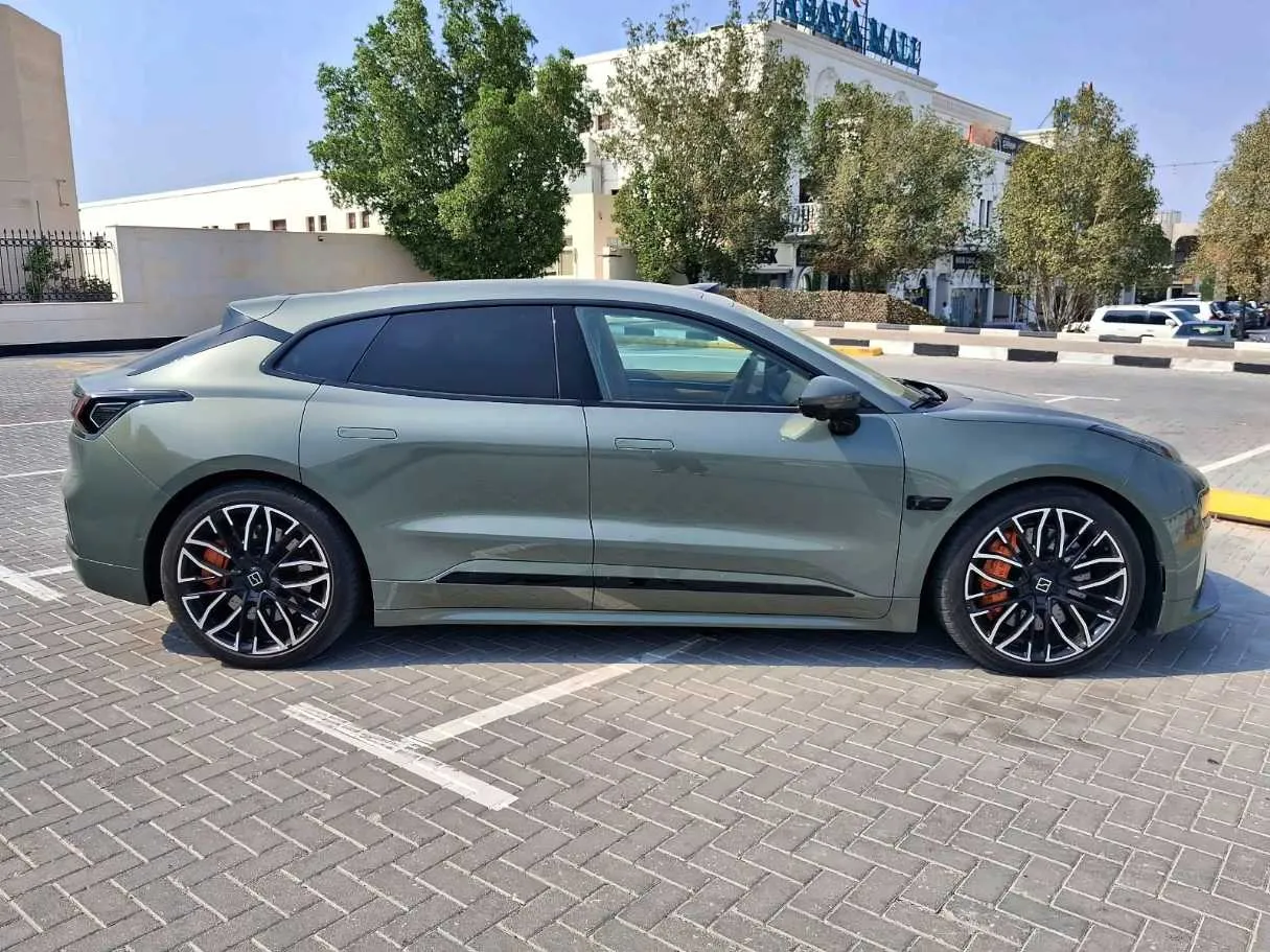 Car image 8