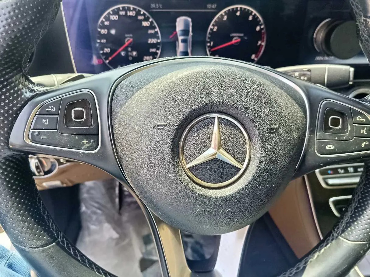 Car image 26