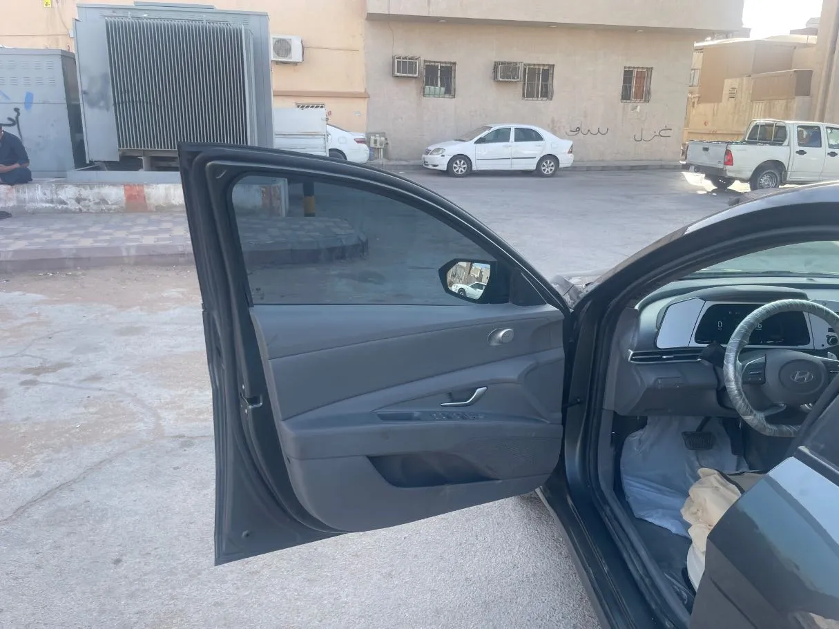 Car image 10