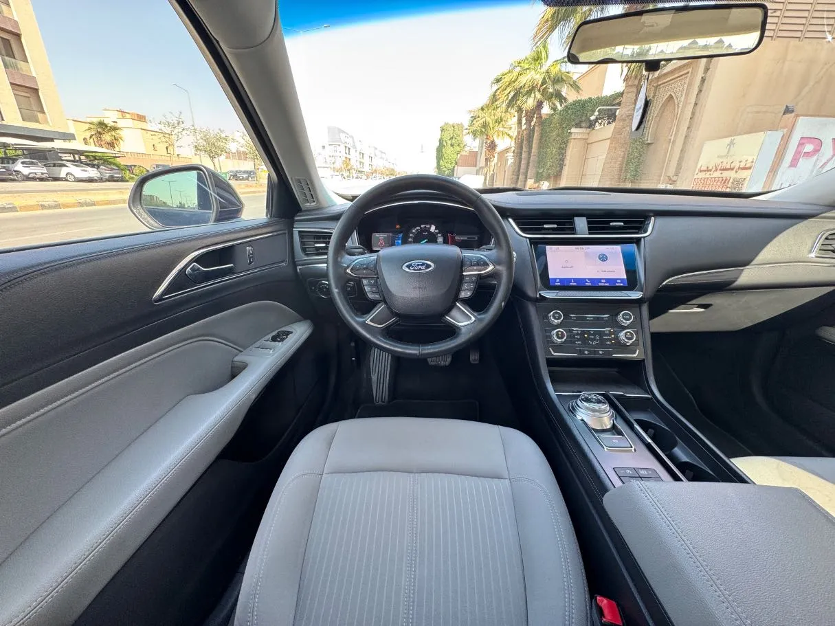 Car image 16