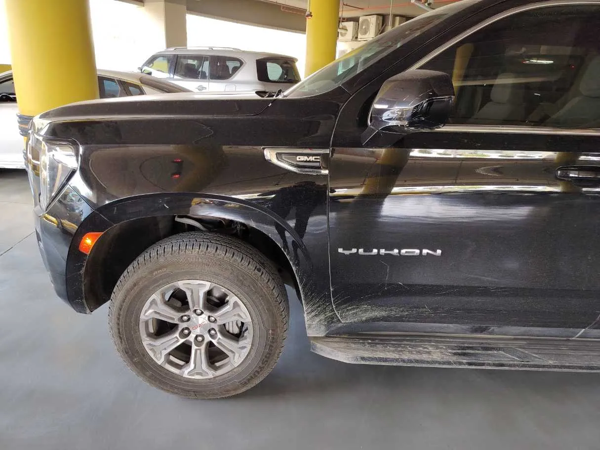 Car image 9