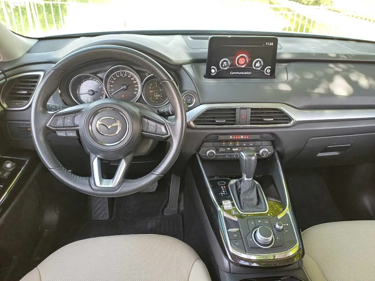 Car image 18