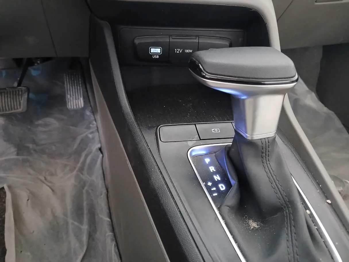 Car image 11