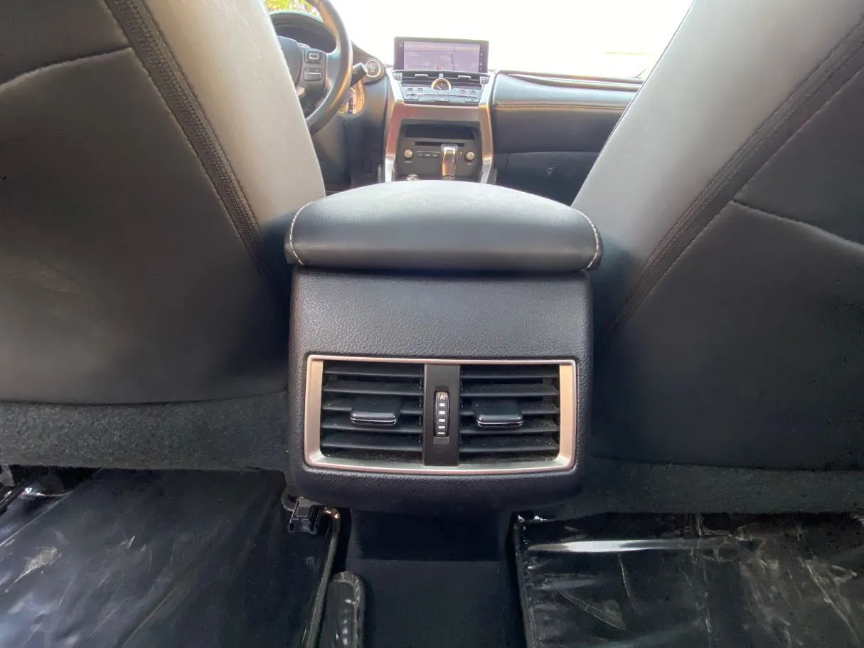 Car image 27