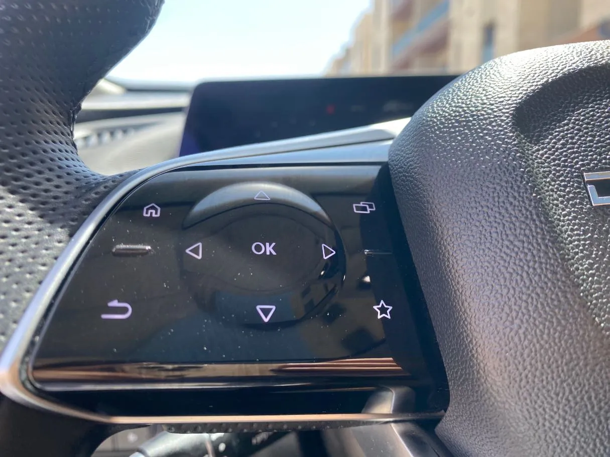 Car image 25