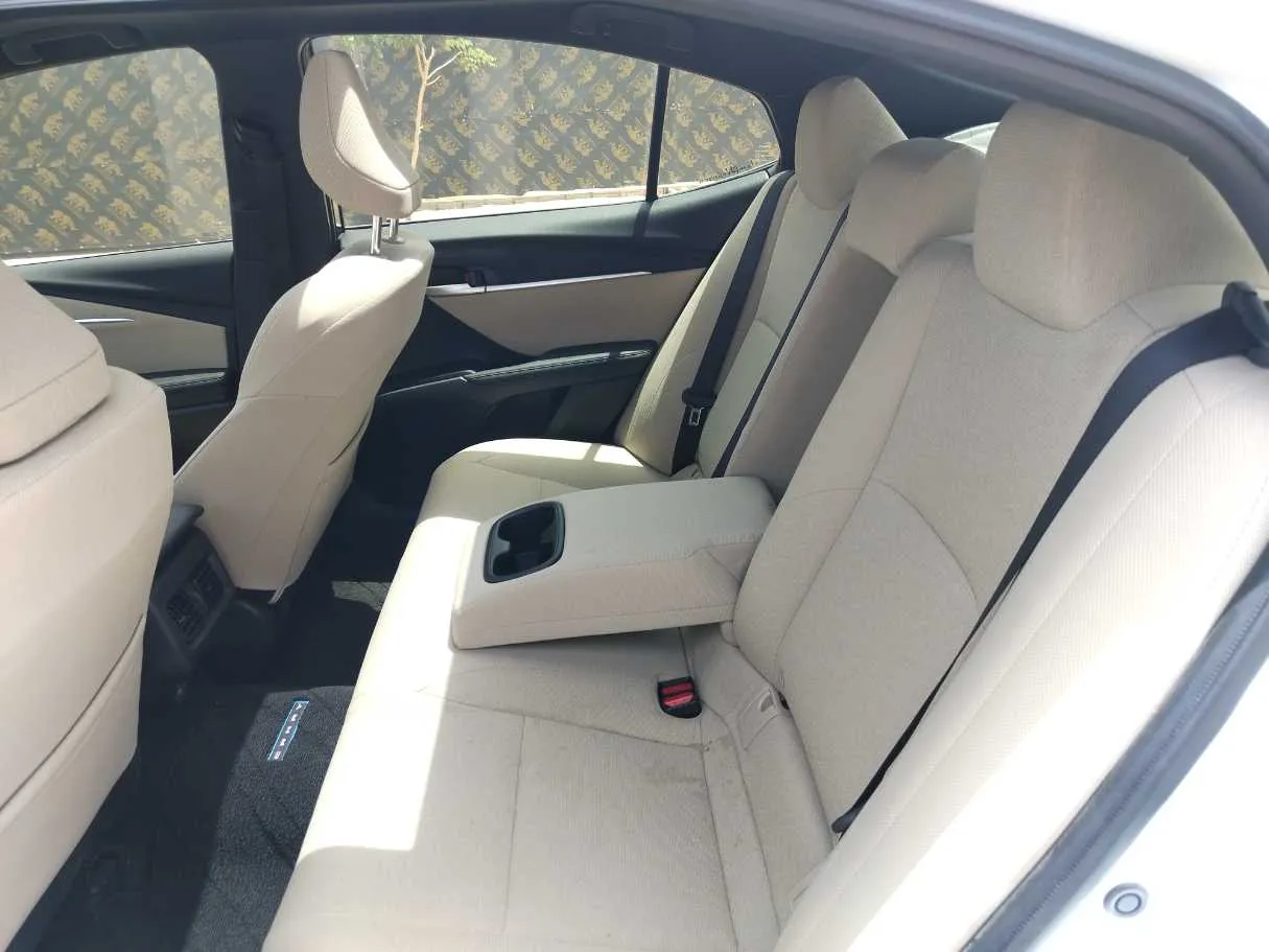 Car image 19