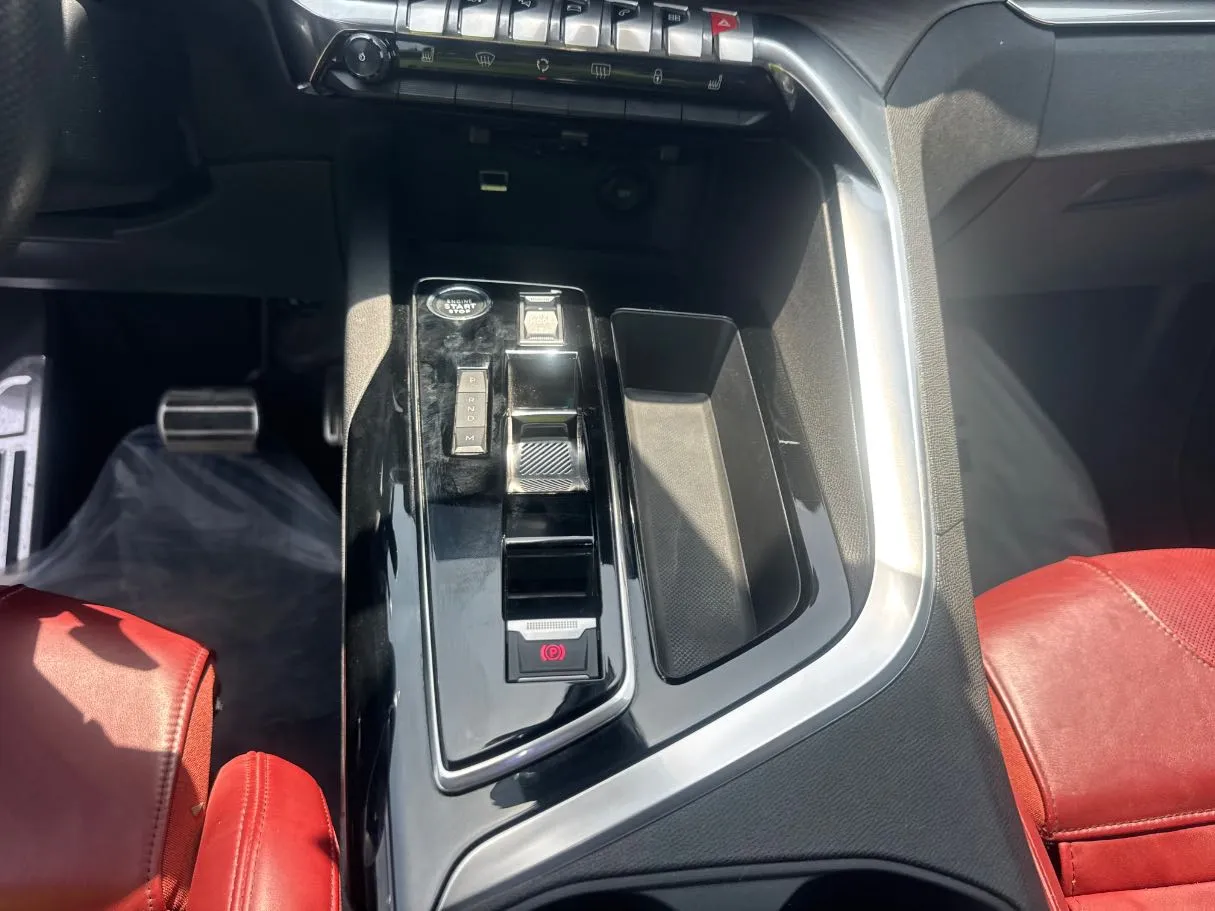 Car image 15