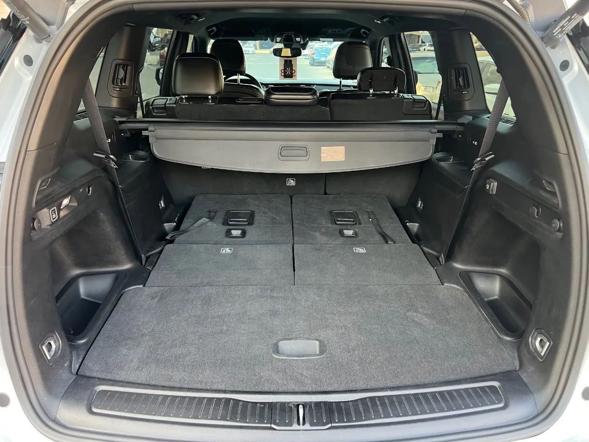 Car image 22