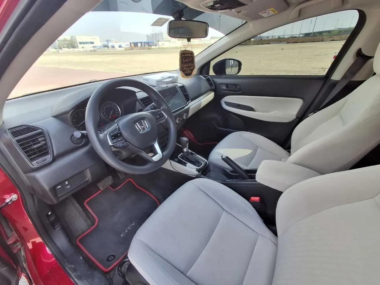 Car image 12
