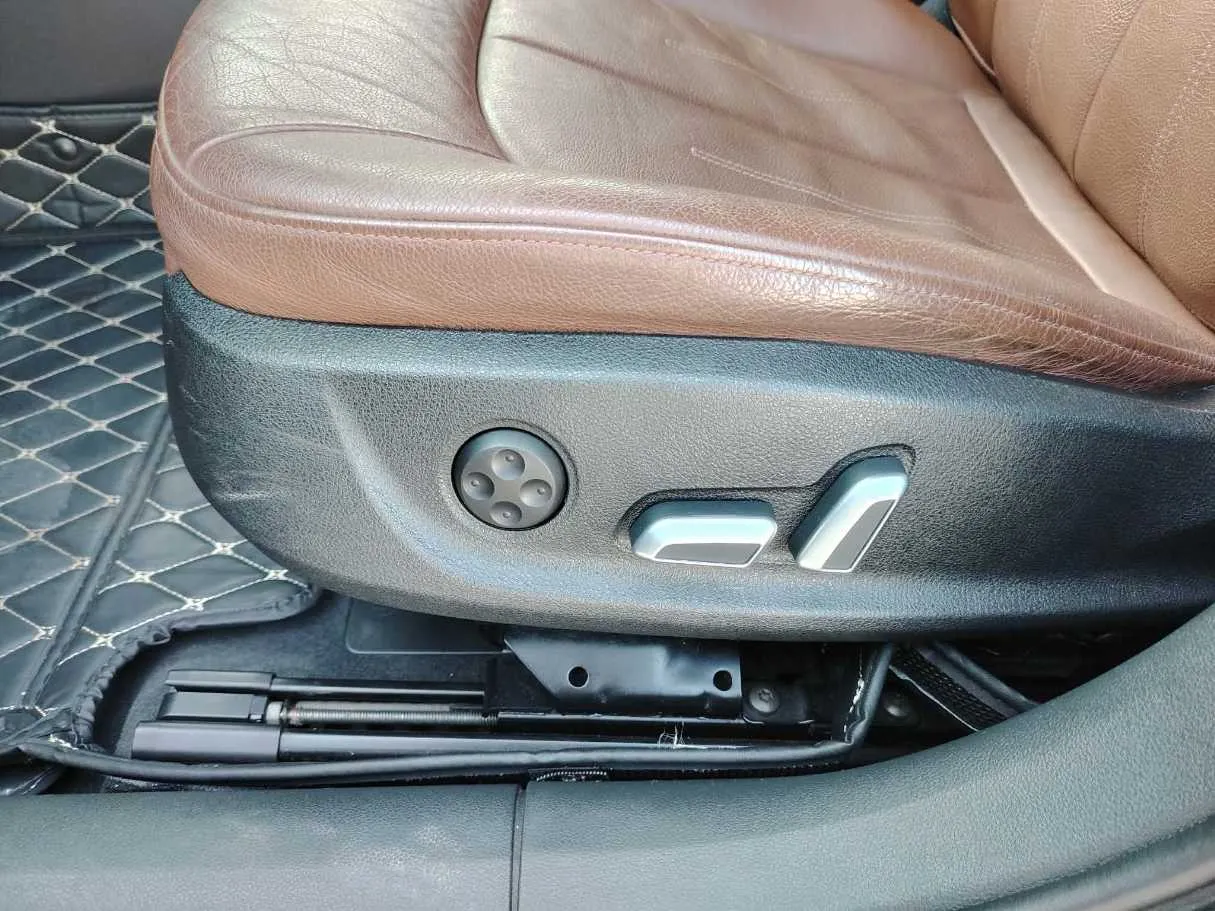 Car image 38