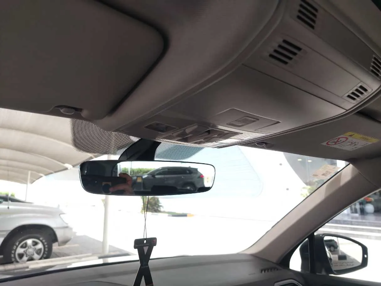 Car image 30
