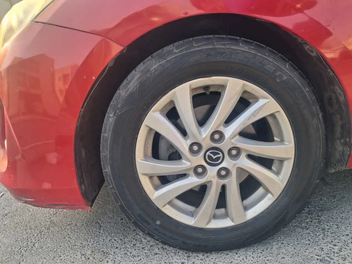 Car image 9
