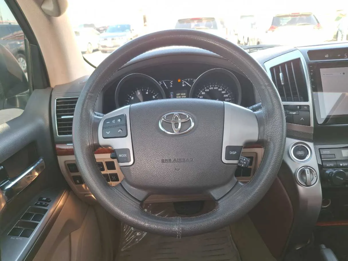 Car image 18