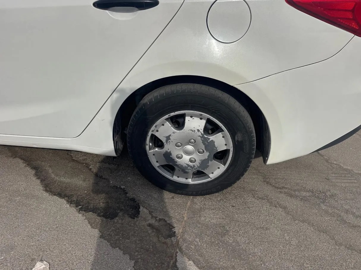 Car image 9