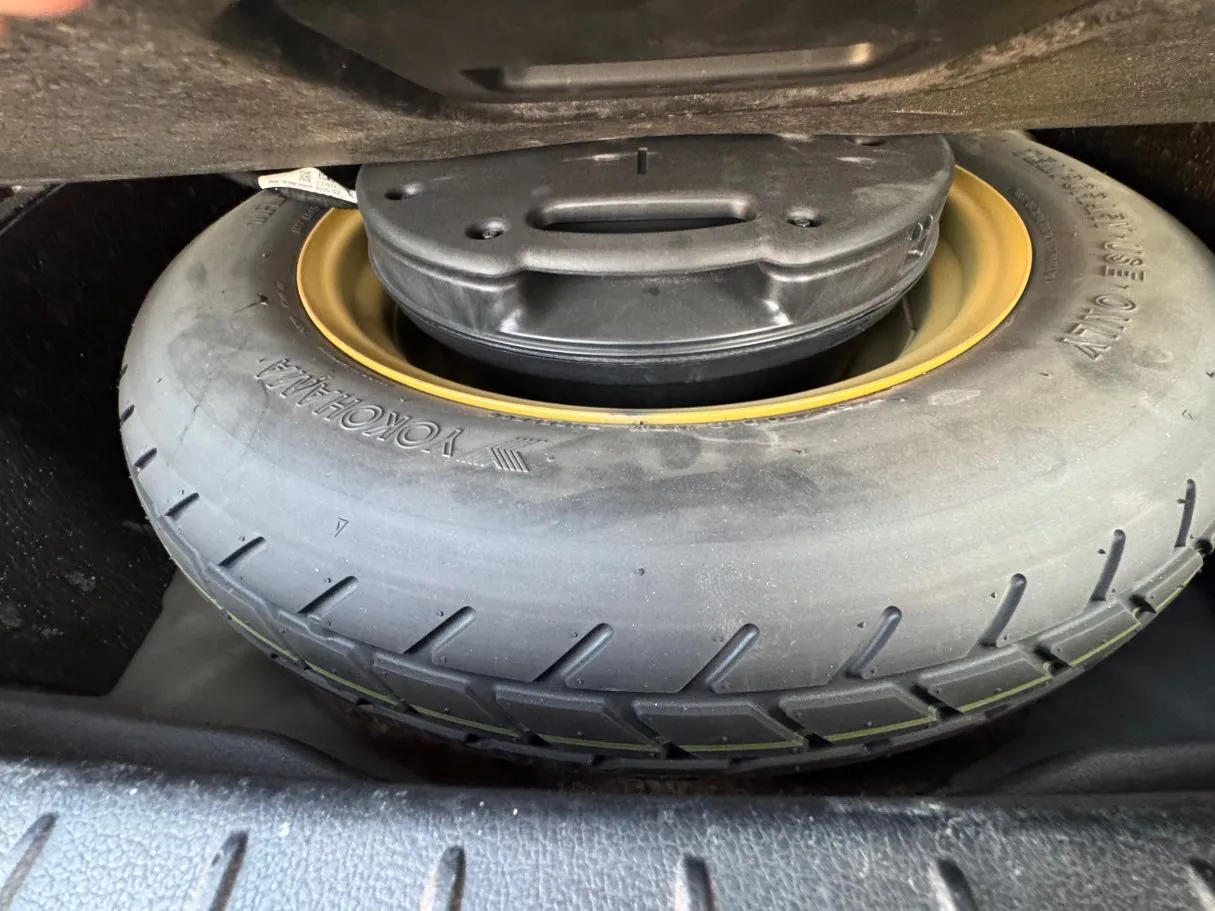 Car image 27