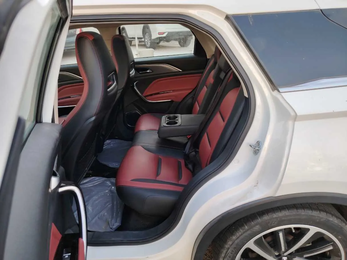 Car image 16