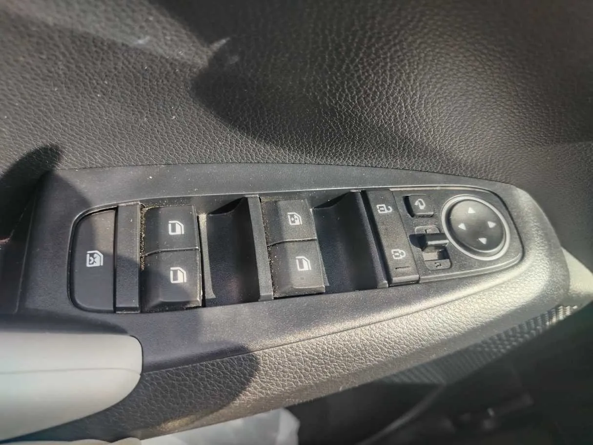 Car image 36