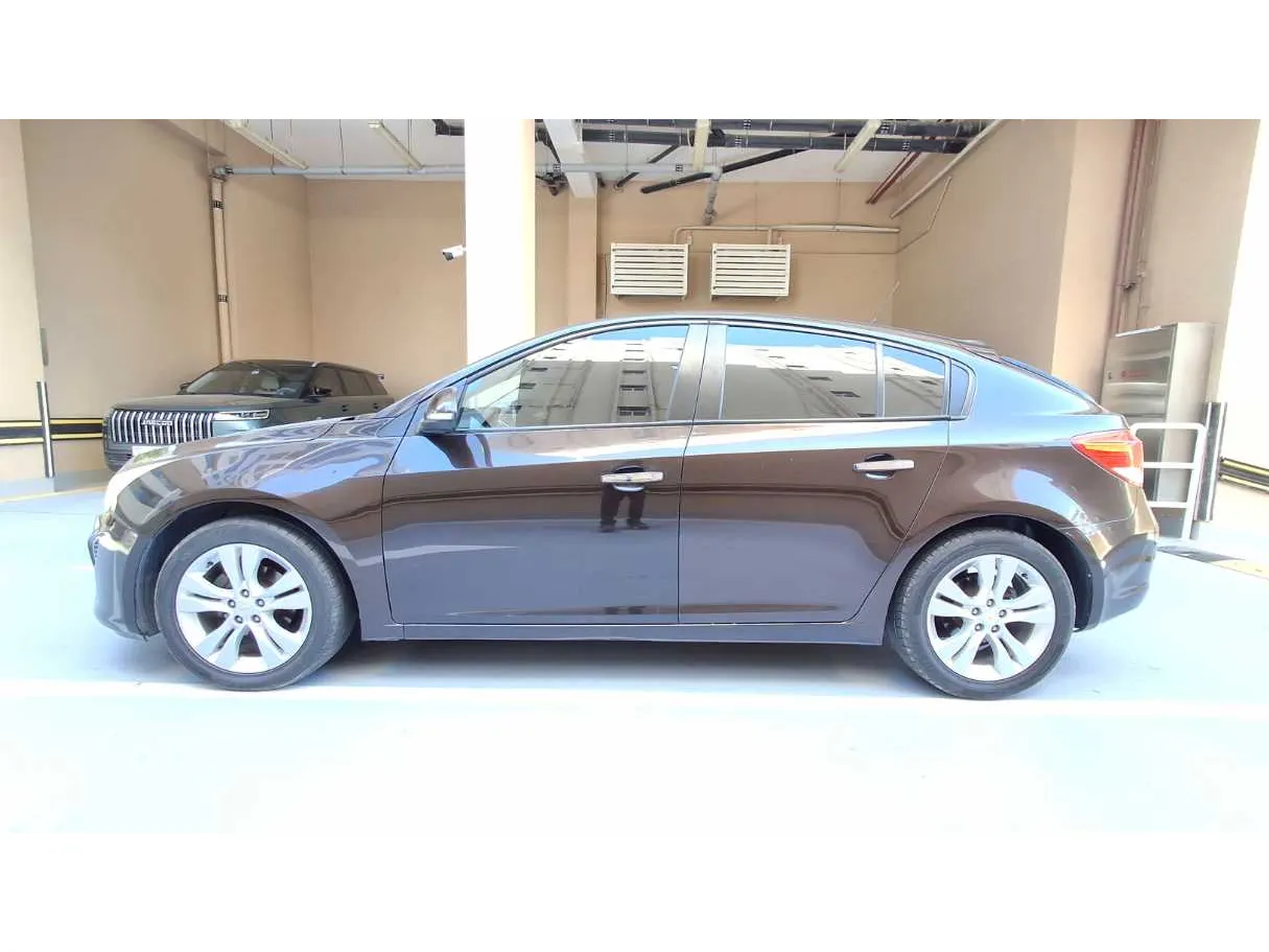 Car image 8