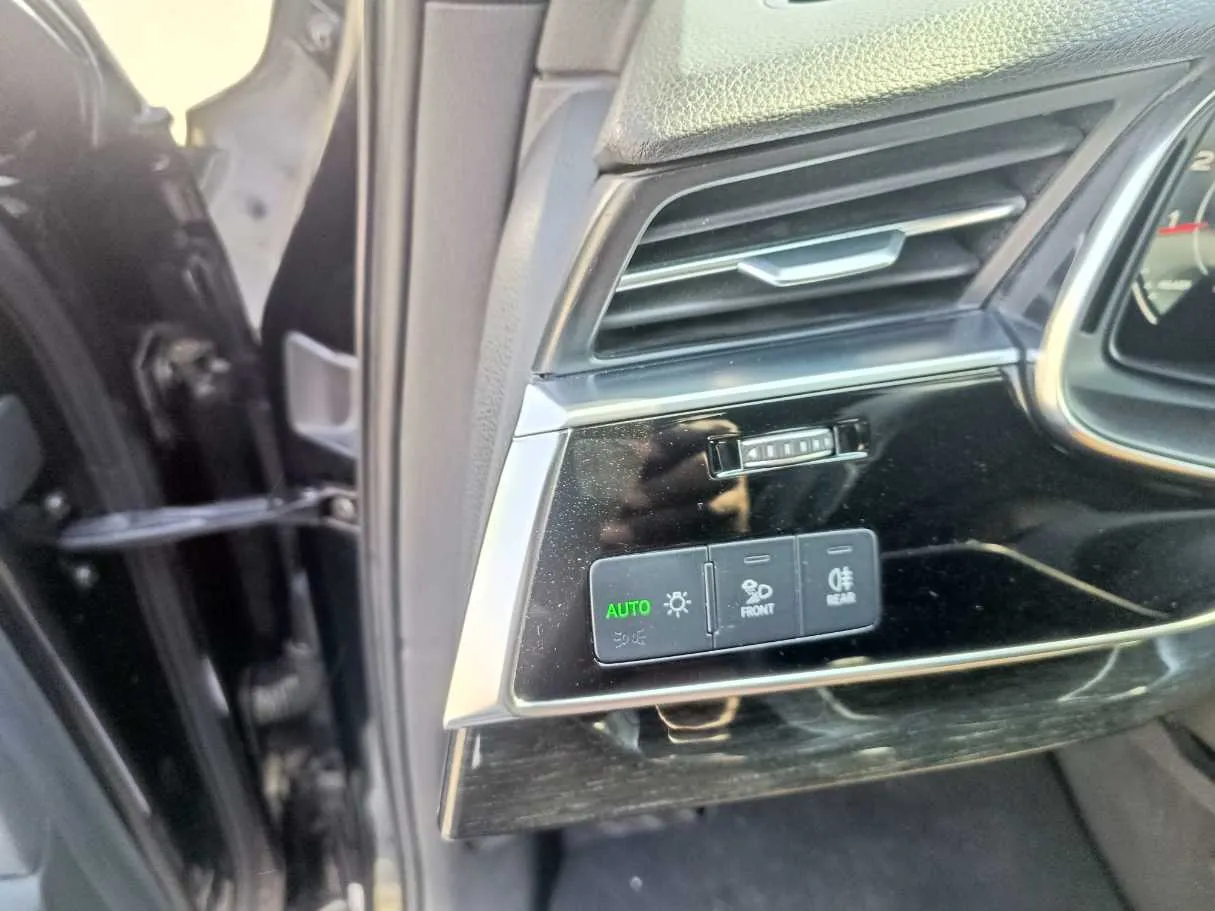 Car image 36