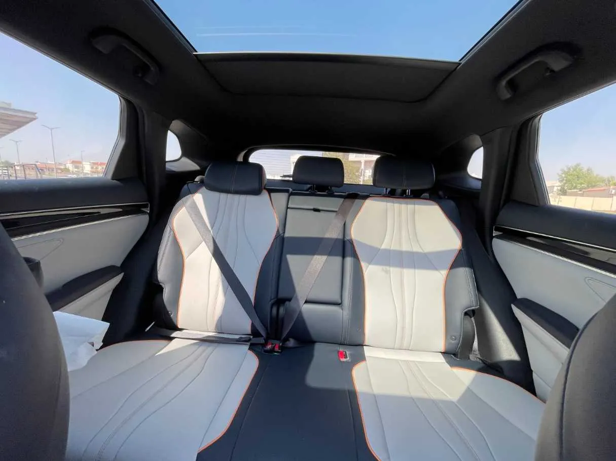Car image 23