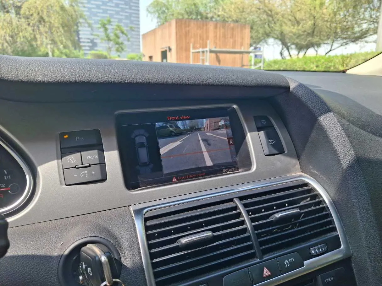 Car image 14