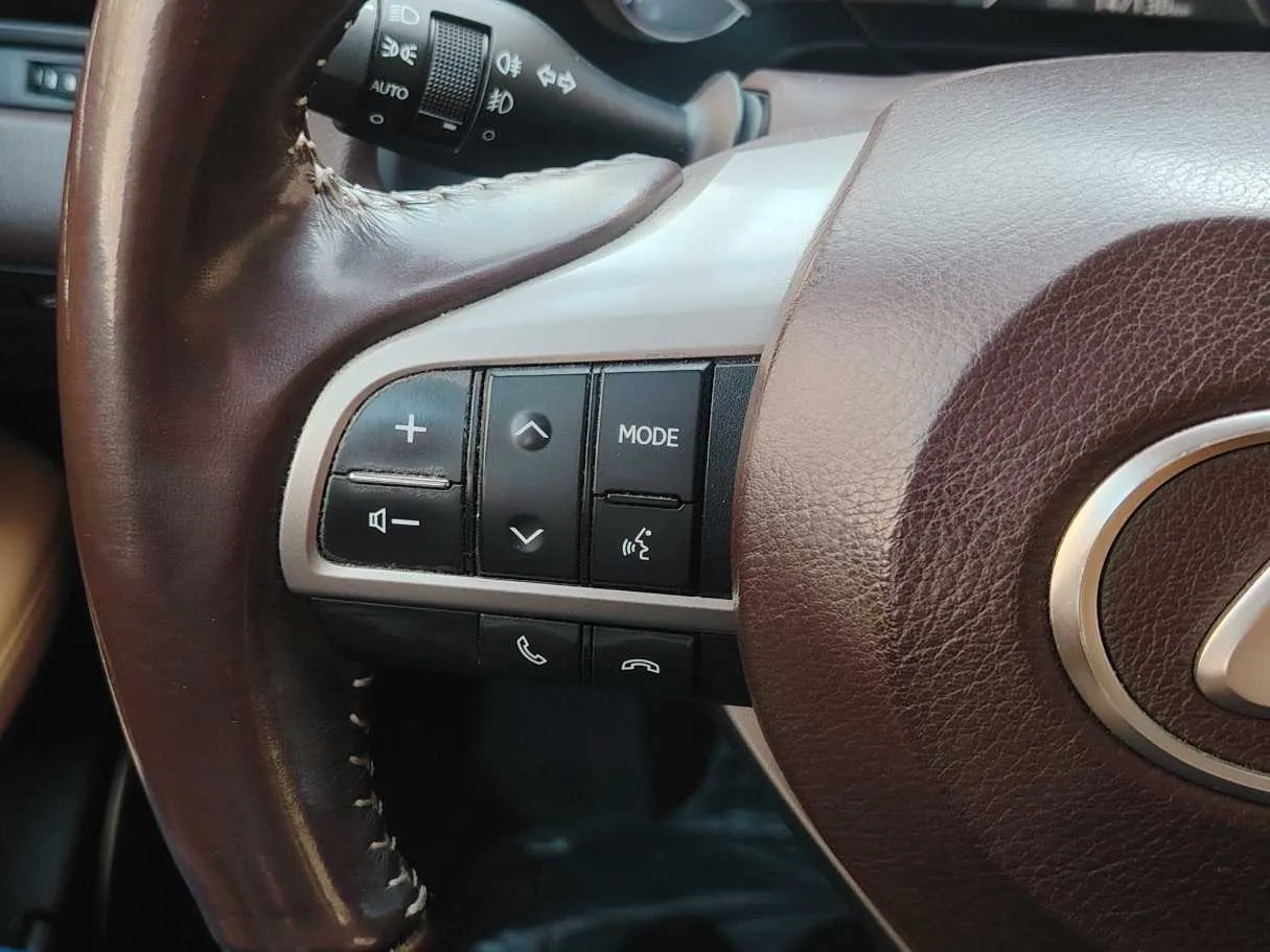 Car image 27