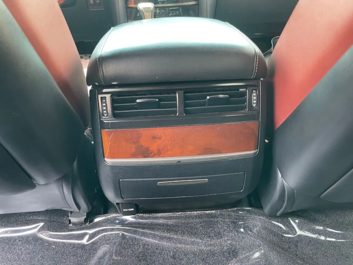 Car image 26