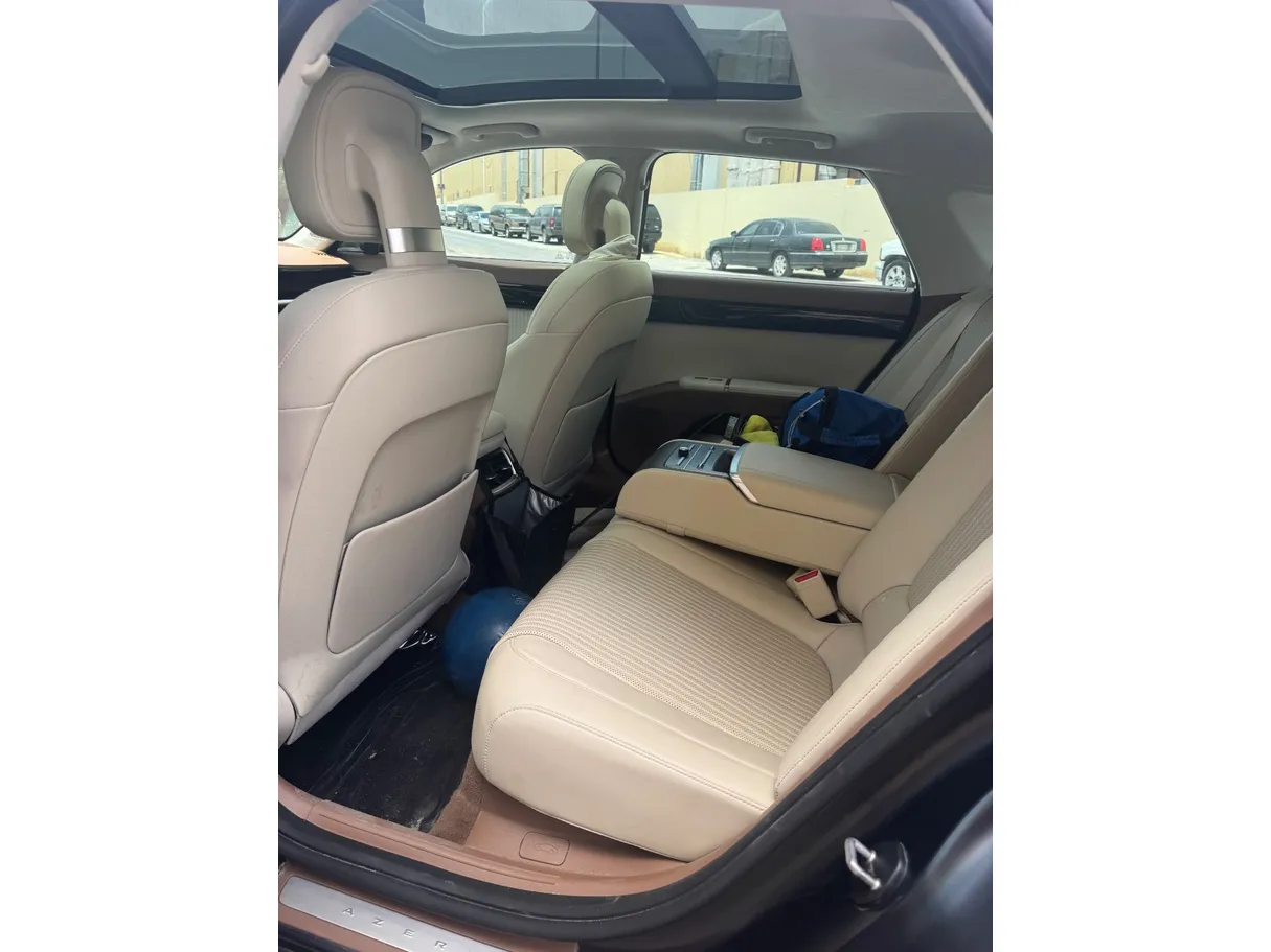 Car image 13