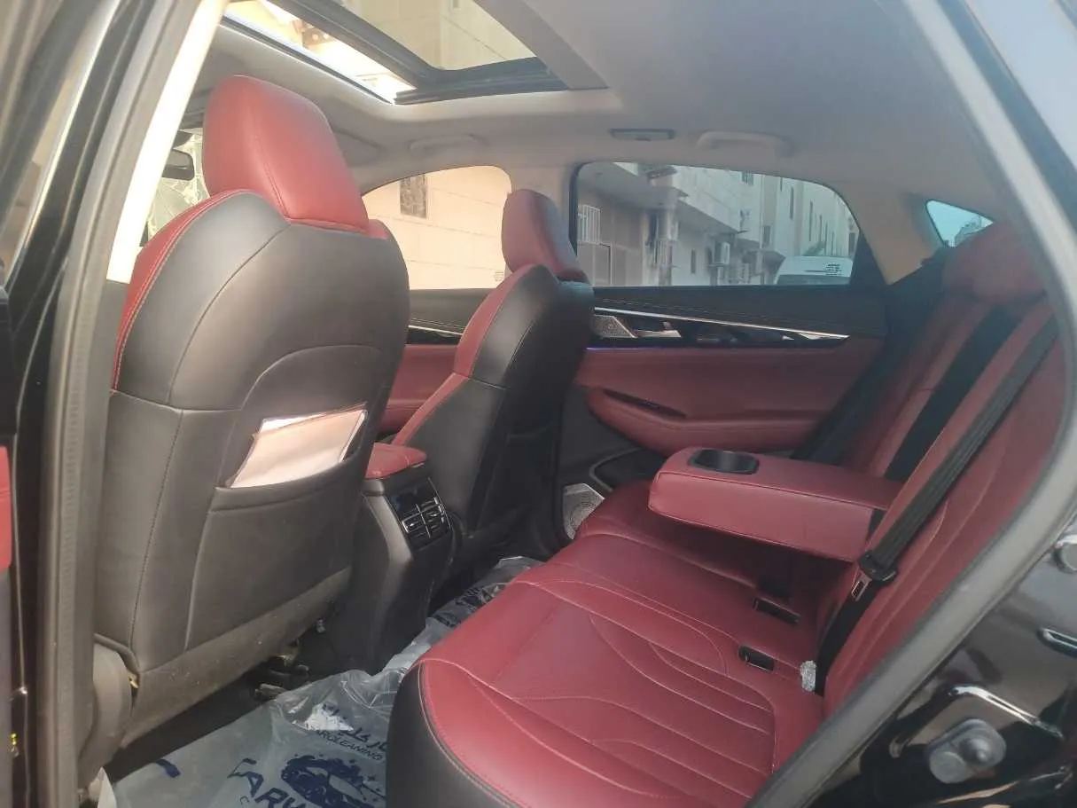 Car image 15