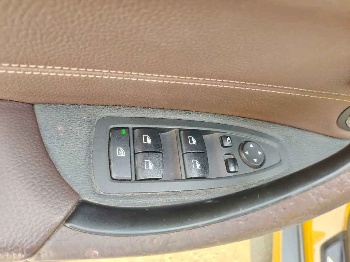 Car image 31