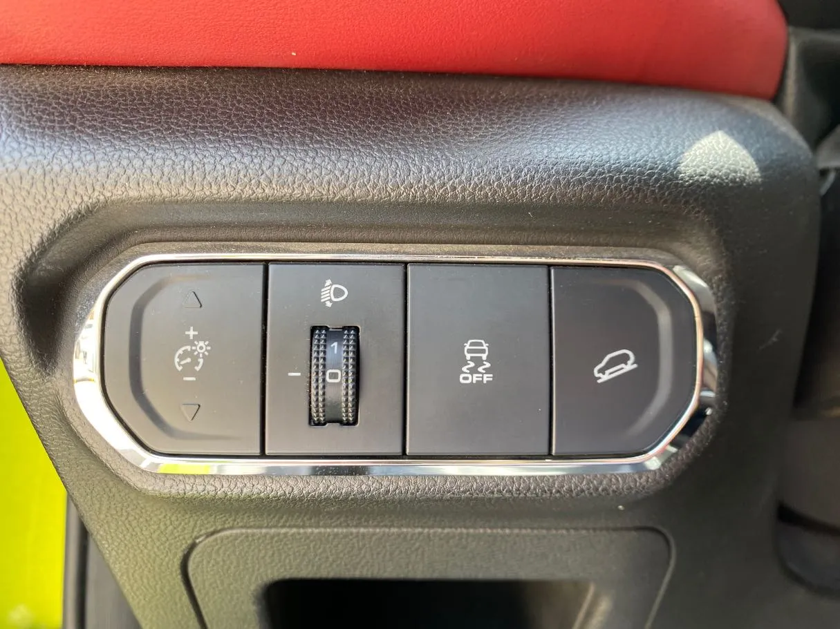 Car image 25
