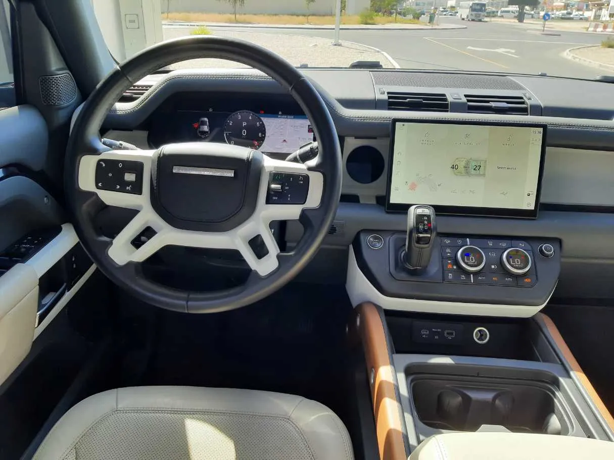 Car image 16