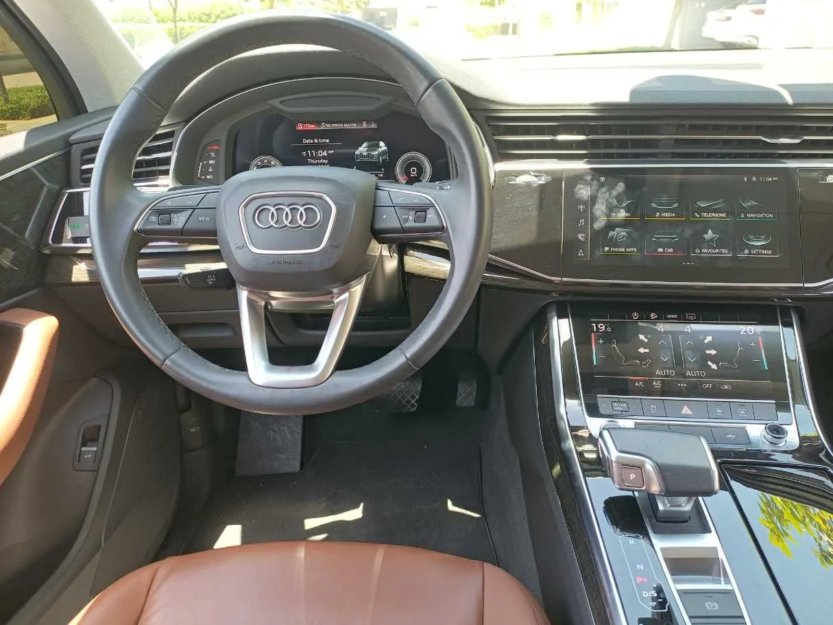 Car image 18