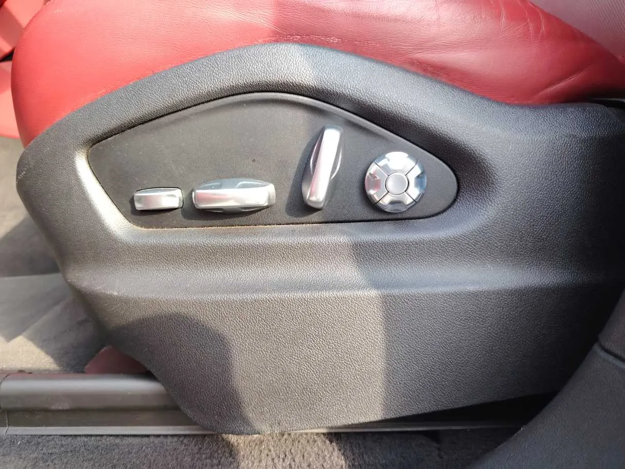 Car image 23